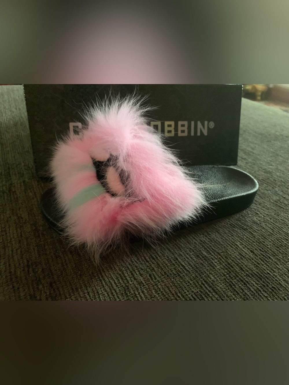 Cape Robbin Mochi-Shi fuzzy pink monster-eye fur slides - Picture 2 of 9